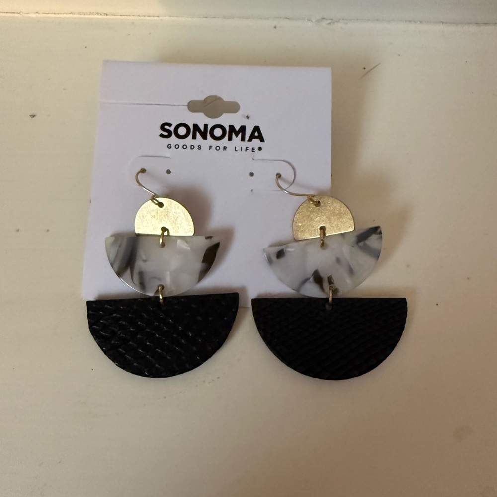 2/$10 Sonoma Gold Tone White Gray And Black Earrings NWT